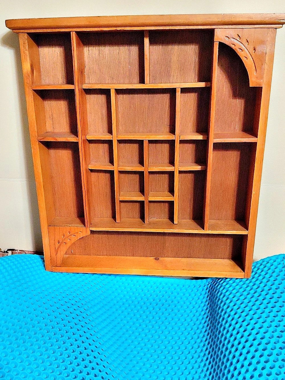 Vintage Wooden Wall Shelf Organizer in Brown